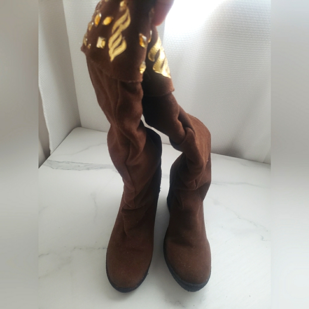 Rocawear Vintage Suede Monogrammed Jeweled Brown Wedge Boots~ Size 6